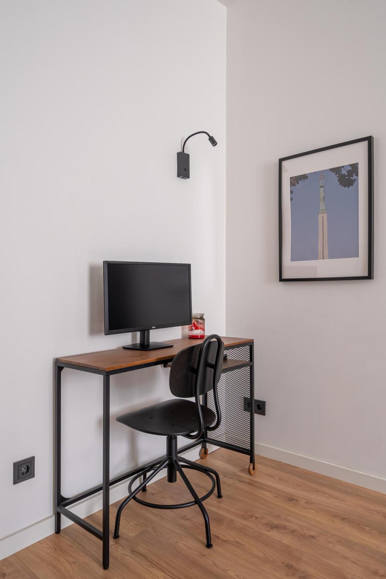 Lienes Iela Gem 1Br Apartment With Fireplace In Historic Unesco Center Riga Exterior foto